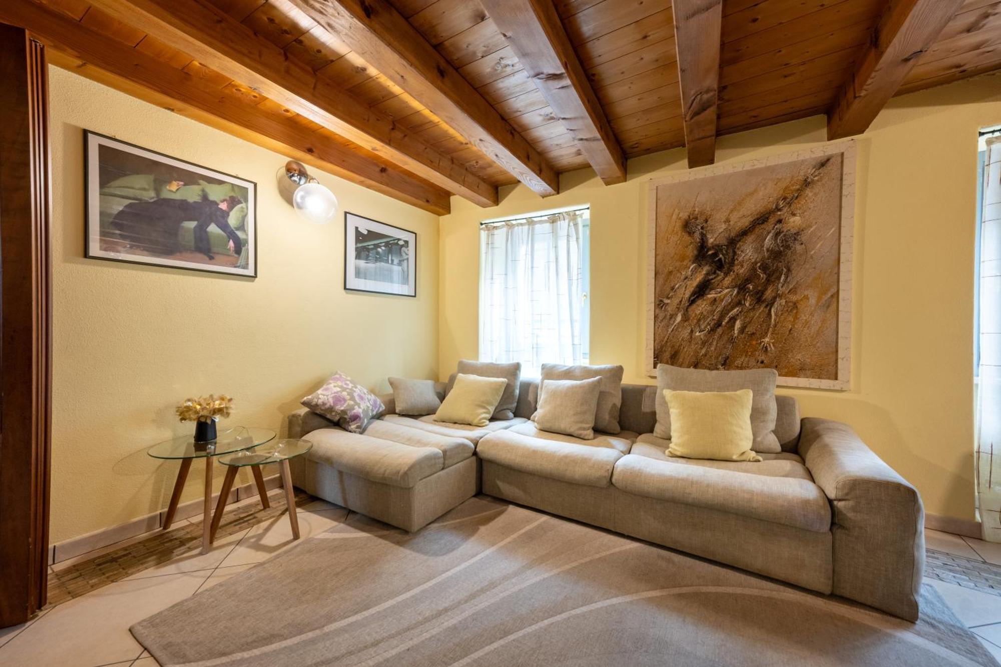 Alpine Apartment Aosta Exterior photo