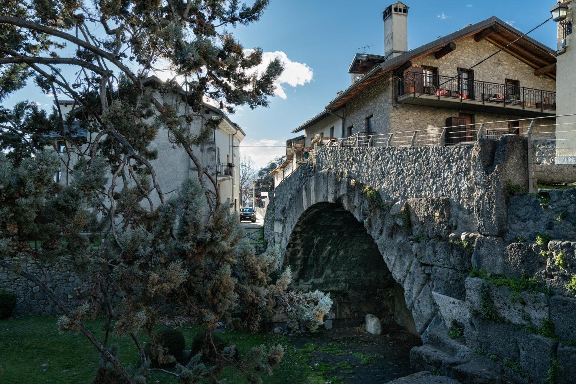 Alpine Apartment Aosta Exterior photo