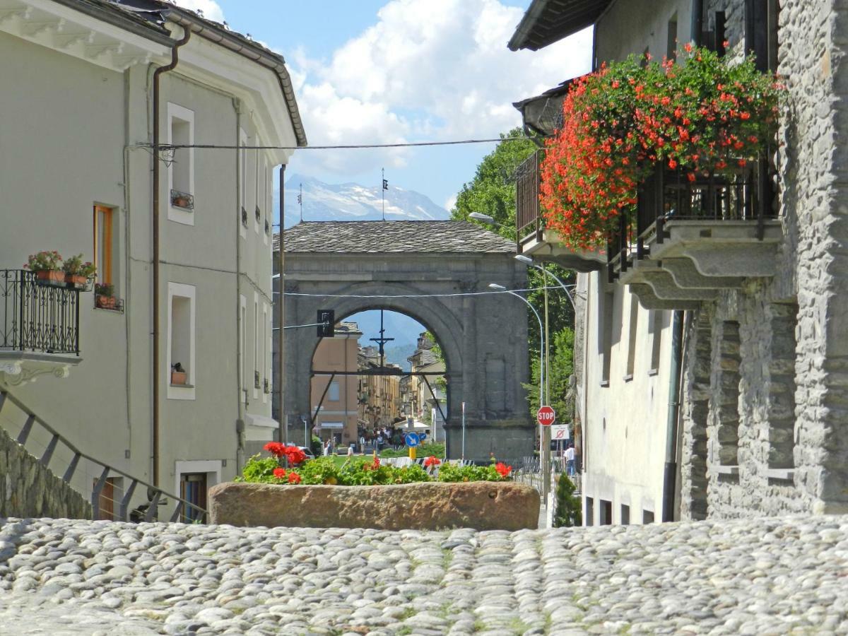 Alpine Apartment Aosta Exterior photo